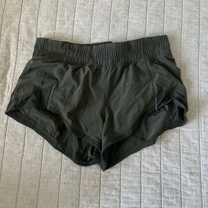 Lululemon Hotty Hot 2.5” shorts - green